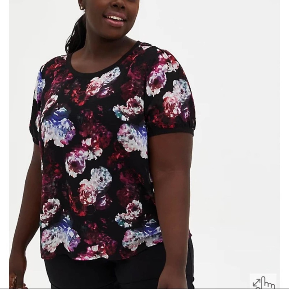 TORRID WOMEN'S BLACK FLORAL CRINKLE CLIP DOT CREW NECK T-SHIRT SIZE 3X NWT